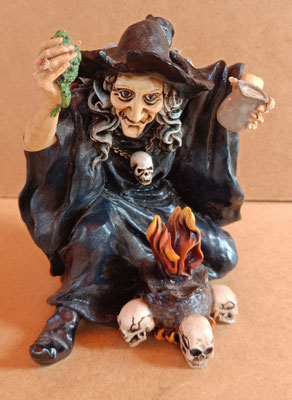 Bruja resina. Ref RES101. 14x11x12