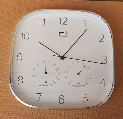 Reloj pared filo plateado. Ref 3243. Con termómetro e higrómetro. 28x28x5