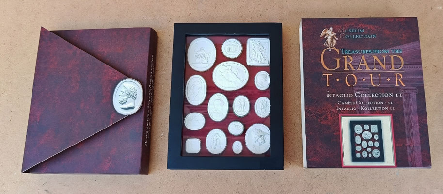 Treasures from the Grand tour series. Cuadro colección medallones griegos resina.Ref MS050. 15x20x3