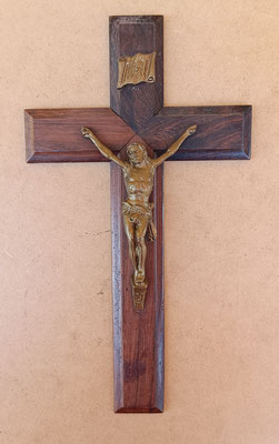 Cruz madera con Cristo metal. 30x16,5