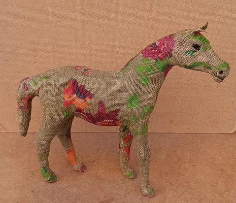 Caballo forrado arpillera. Ref IB0891. 30x32x12