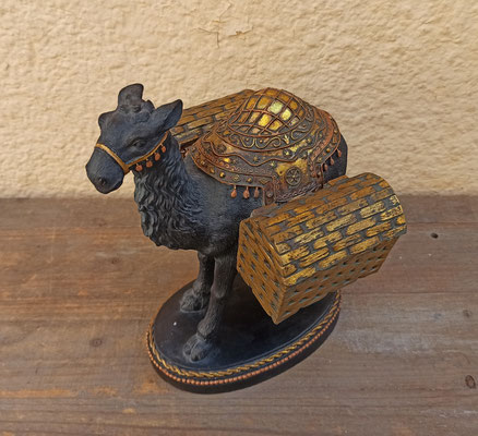 Figura/caja dromedario resina. Ref 44134. 25x19x17