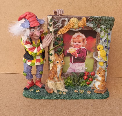 Portafoto resina relieve. Ref 9557A. 17x18x4