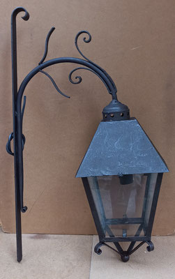 Farol de pared hierro. Válido para exterior. 75x45x26. 2 unidades disponibles