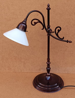 Lámpara mesa. Base ref HI901 (50x37x20). Tulipa ref 21032055 (8x15)