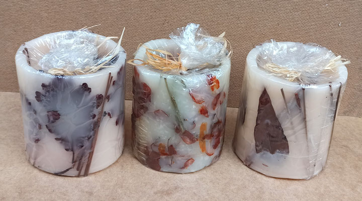 Velón aromático con flores secas