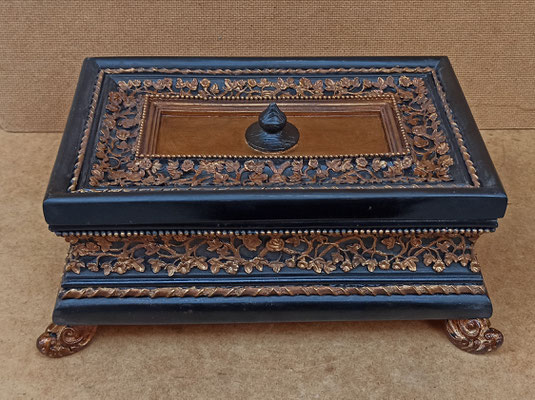 Caja resina. Ref 18/564. 27x17x13