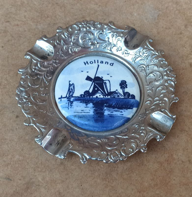 Cenicero metal porcelana "Holanda". Ref CR094. 11x11