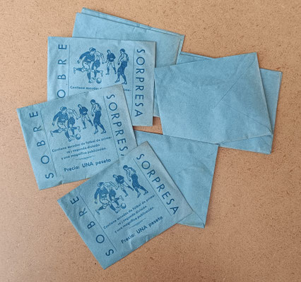 Sobre sorpresa sin abrir años 50. Contiene escudo de fútbol y publicación. Ref GOY. 9,5x12