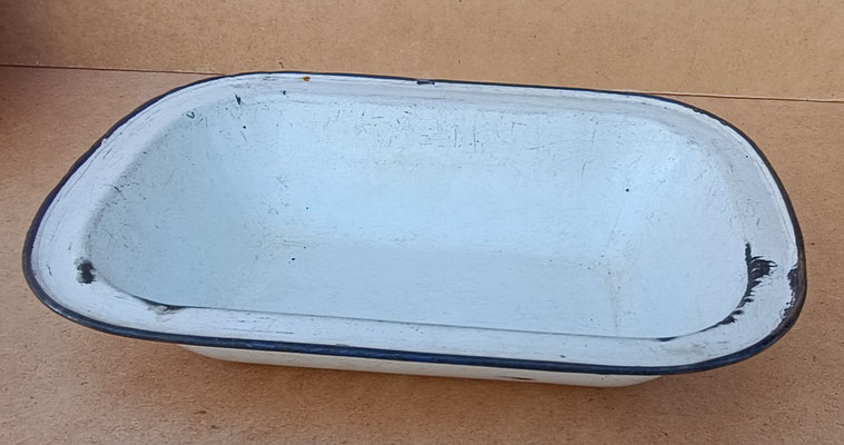 Bandeja metal esmaltado vintage. 6x28x20