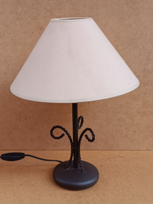 Lámpara hierro forjado. Ref 5/0232. 42x30