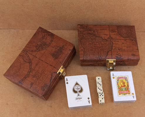 Caja cartas y dados en caja forrada. Ref 110059. 17x11x3,5