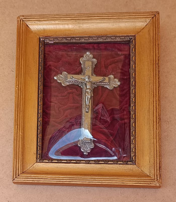 Cuadro antiguo francés con cruz metal. Ref PAC. 32,5x25x4 