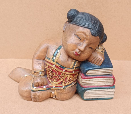 Niña durmiendo madera. Hecho a mano en Tailandia. Ref FM0901. 23x10x18