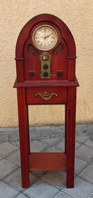 Reproducción radio madera. Radio/reloj. 31x19x91