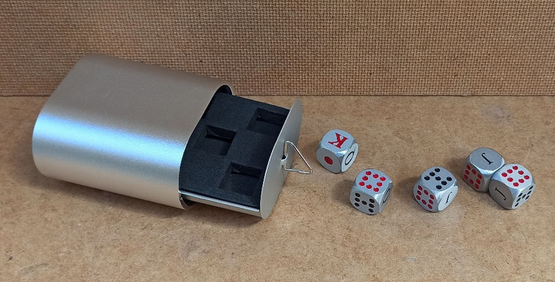 Dados metal. Ref 121699. 7,5x7,5x4,5