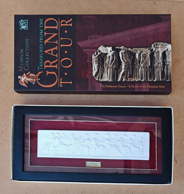 Treasures from the Grand tour series. Cuadro friso Partenón resina.Ref MS050. 32x6x3