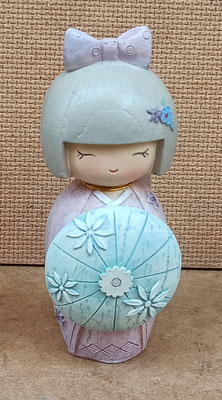Figura resina muñeca kokeshi. Ref 49984. 4x3 aprox