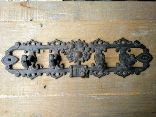 Perchero hierro. 38x10