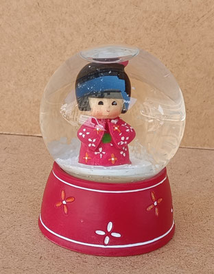 Bola nieve japonesa resina. Ref 2/072. 9x7