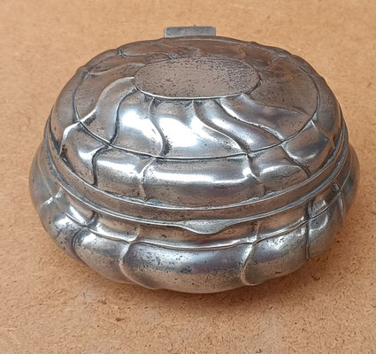 Caja azucarero isabelino de peltre circa 1880. Ref RG001. 7x12x10