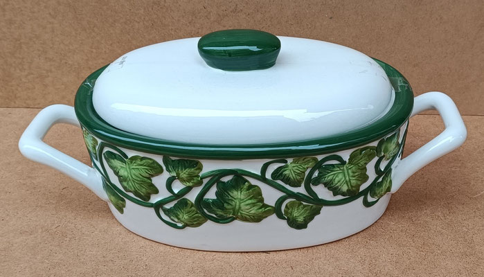 Fuente con tapa cerámica. 30x16x16