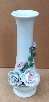 Jarrón porcelana. Ref 3230006. 19x8
