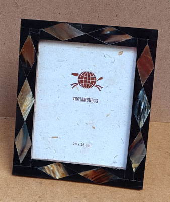 Portafotos fotos madera/hueso. Ref 87204. 31,5x26,5