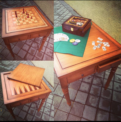 Mesa de juegos con 3 tableros (liso, ajedrez y backgamon). RefFL100.  60x60x65. Juegos y fichas no incluidos. 