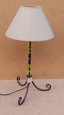 Lámpara mesa metal y resina. 50x24