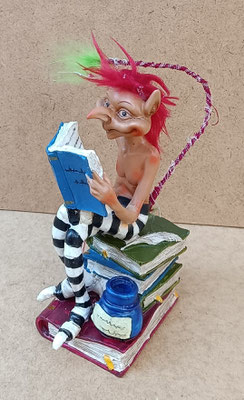 Duende lector resina. Ref 40800003A. 12x9x5