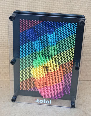 Pin art arcoiris. Ref 42251. 20x15x8