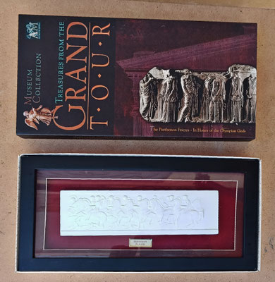 Treasures from the Grand tour series. Cuadro friso Partenón resina.Ref MS050. 32x6x3