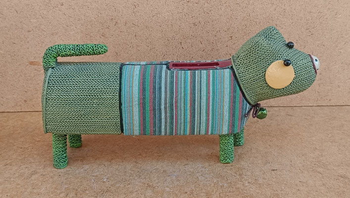 Hucha resina. Ref 00/209B. 11x22x4