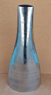 Jarrón aluminio. 35X14X7