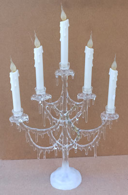 Candelabro de resina 5 brazos. Funciona con pilas. Ref 18/201. 60x35. Pareja disponible.