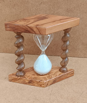 Reloj de arena madera de olivo. Ref 312. 12,5x13,5x6. 3 minutos 