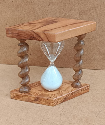 Reloj de arena madera de olivo. Ref 312. 12,5x13,5x6. 3 minutos 