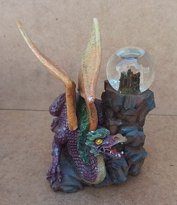 Dragon resina con bola. Ref 0041D. 15x13x10