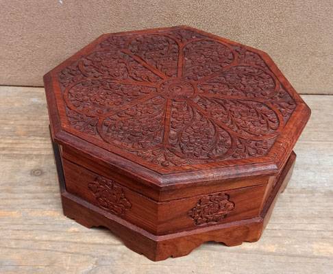 Caja madera labrada. Ref 8520. 21x8