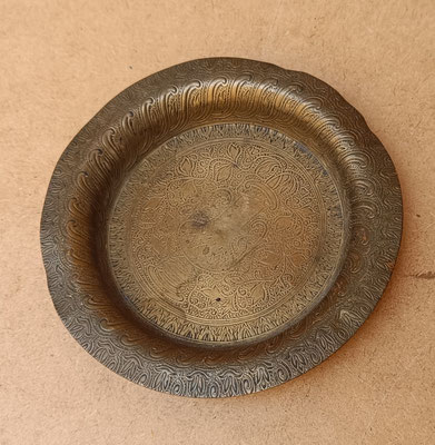 Platillo metal labrado. 10x1