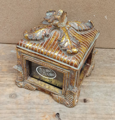 Caja resina con ventana para fotos. Ref 44148. 10x10x14