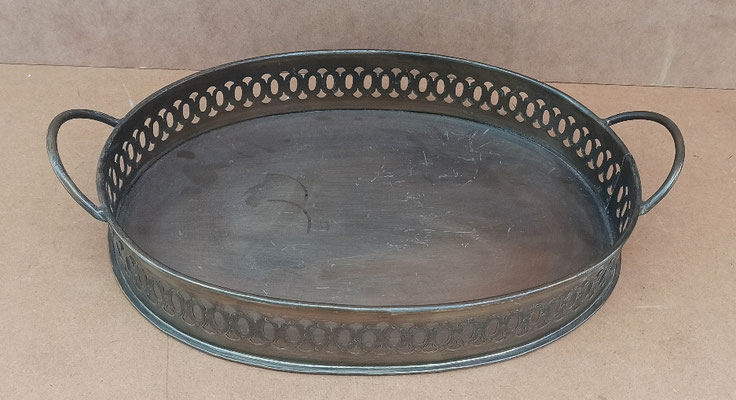 Bandeja metal dorada con blaconcillo. Ref IB849. 39x25x5,5