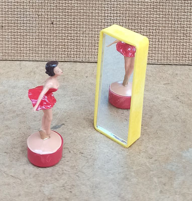 Bailarina magnética con espejo. Ref 8550. 