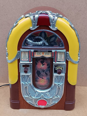 Juke box. Radio/cassette. 38x26x15