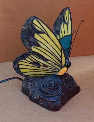 Lámpara tipo Tiffany mariposa. Ref 27804. 23x16x14