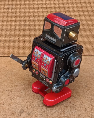 Robot con espada. Ref MS517. 12 cms