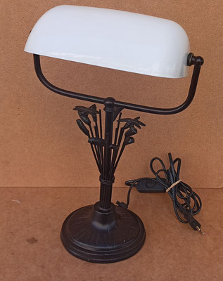 Lámpara despacho base hierro libélulas. 36x25x13