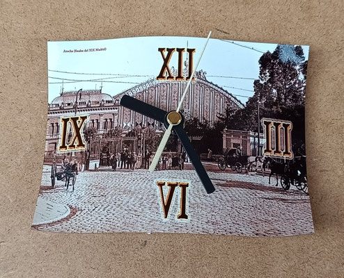 Reloj chapa "Atocha". 15x11