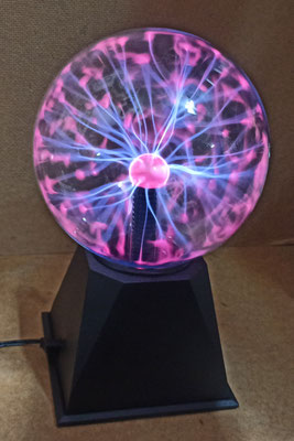 Bola de plasma. Interactúa con la mano y con la música. Ref 576044. 24x12,5x12,5. Diámetro bola 16 cms